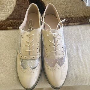 New vintage look beige oxfords